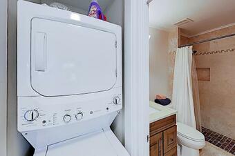 Apartamento New Listing! Stylish Condo - Pools, Tennis & Beach Condo