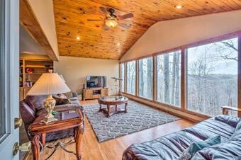 Lake Cumberland Retreat With 2 Decks And Boat Parking!