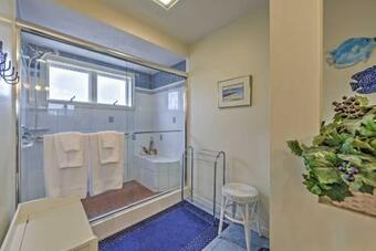 Apartamento Breezy Oak Bluffs Condo - Steps To Inkwell Beach!