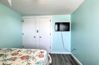 Apartamento Seaside Escape With Porch And Direct Beach Access