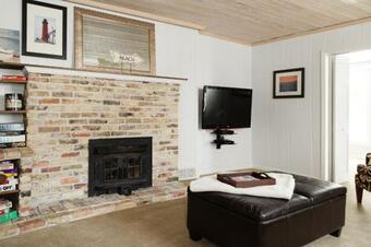 Bed & Breakfast Looking Glass Beachfront Inn