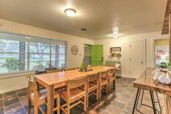 Vibrant Pass Christian Oasis - 3 Blocks To Beach!