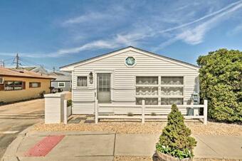 Beachy Lavallette Cottage With Outdoor Shower And Patio