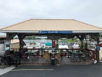 Hotel Hills Motel & Marina