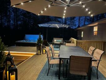 Wooded Oasis With Firepit, Lawn & Amazing Locale Home