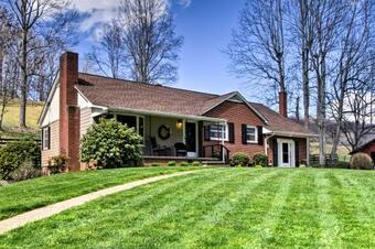 Scenic Mtn Home By Chestnut Ridge, Near Asheville!