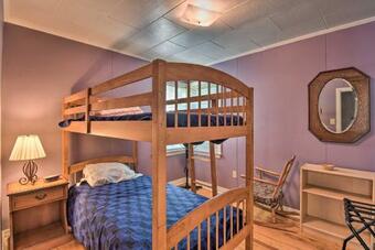 Quaint Cottage With Private Deck In Columbus!