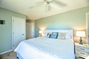 Emerald Isle Retreat With 2 Decks And Ocean Views