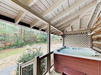 New Listing! Updated Cabin With Hot Tub On 2 Acres Cabin