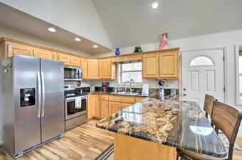 Cozy Hayesville Retreat With Deck And Mtn Views!