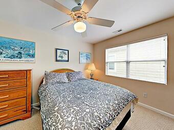 Apartamento New Listing! Pelican Perch - Walk To Beach Home