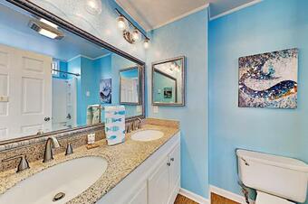 Apartamento Second-row Haven With 2 Units - 100 Yards To Beach! Duplex