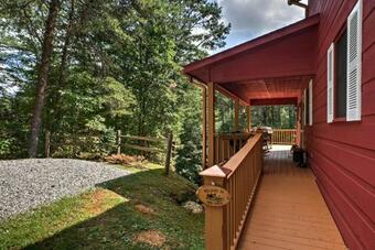 Inviting Murphy Cabin With Fire Pit And Mountain Views