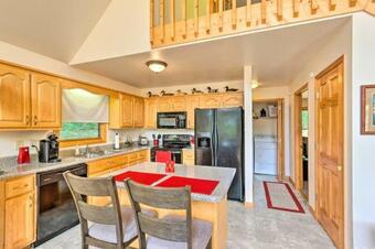 Expansive Murphy Cabin With Sunroom, Near Creek!