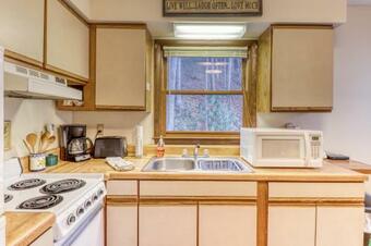 2 Bed 1 Bath Vacation Home In Whittier