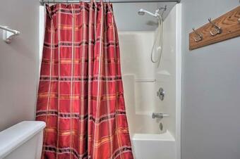 Home With Private Yard - Walk To Lake Erie!