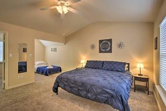 Spacious Townhome, Walk To Lake And Restaurant!