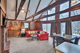 Pocono Getaway With Bbq 20 Mi To Camelback Mountain!