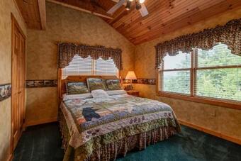 Douglas Lake Hilltop Hideaway