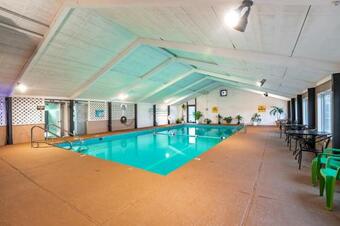 Hotel Crown Resorts At Lake Tansi East