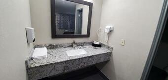 Crescent Park Motel & Suites