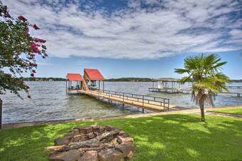 Spacious Cedar Creek Lake Home With Deck And Dock!
