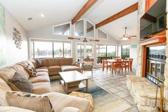 Splash Time! 4br Lake Lbj Waterfront W/ Boat Dock