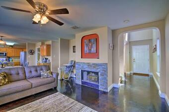 San Antonio Home With Yard, Fire Pit And Pergola!