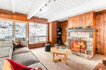 Treetop - Rustic Secluded Cabin W Fireplace & Views