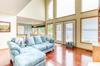 Lakefront Retreat