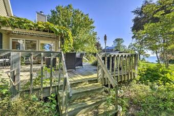 Algoma Lake Retreat With Bbq Grill, Yard And Fire Pit!