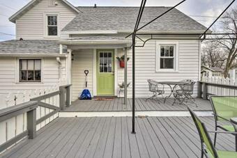 Lavish Home With Patio - 2 Blocks To Green Lake!
