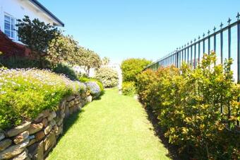 Villa Clifton Steps 6