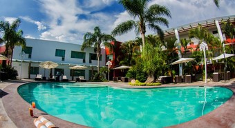 Hotel La Estancia Tapat�a