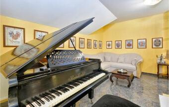 Five-bedroom Holiday Home In Sv.kriz Zacretje