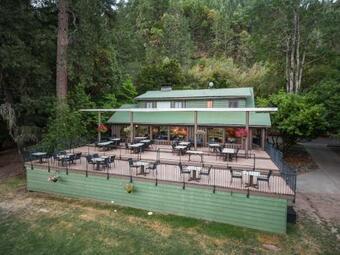 Morrisons Rogue River Lodge