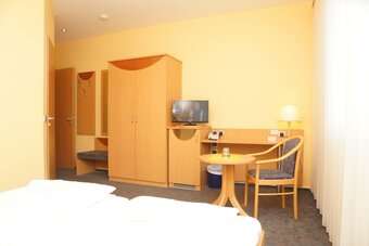 Warias Hotel & Restaurant