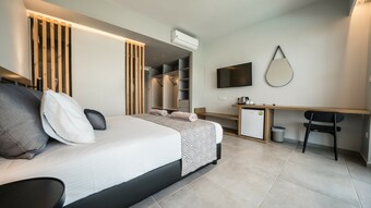 Hotel Harmony Crest Resort