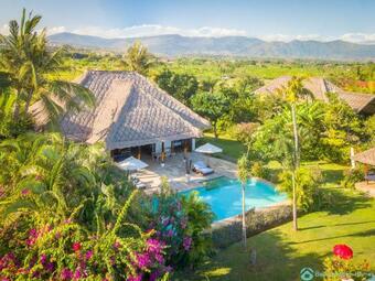 Villa Agus Mas - Serene & Calm Beachfront Villa!