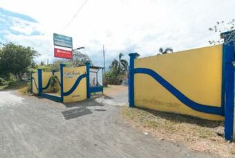 Hotel Reddoorz @ Royal Grande Beach Resort Batangas