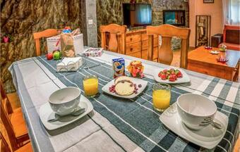 Awesome Apartment In La Oma�uela With Wifi And 2 Bedrooms