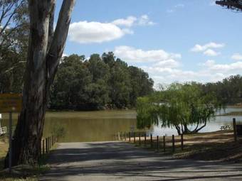 Hotel Winbi River Resort