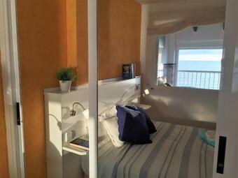 Beachfront And Bright Apartment