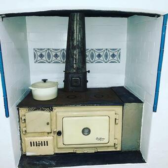 Yellow Door House Adelong