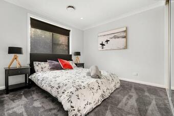 Casa On Cedar - Large 5 Star Luxury Home