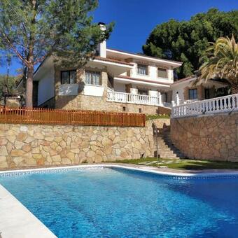 Amplio Chalet Con Piscina De Agua Salada Bbq