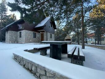 Vikendica Anamaria , Blidinje