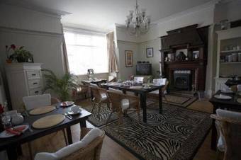 Hostal Arlana Guest House