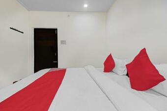 Hotel Oyo Flagship 83718 Chandrika Tourist Home