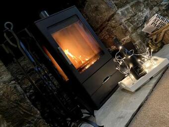The Cwtch, With Log Fire, Sleeps 5, Pets Welcome, Nr Zip World Tower